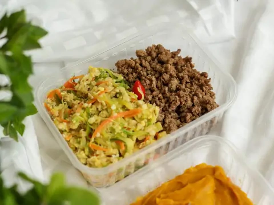 Carne moída com farofa de abobrinha com aveia