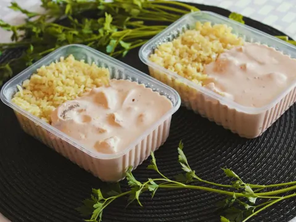 Estrogonofe de frango com arroz integral
