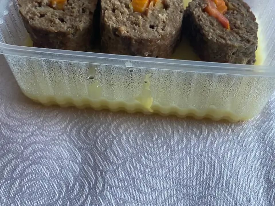 Rocambole de carne com purê de batatas