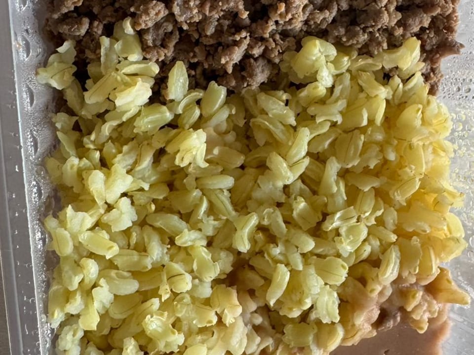 Carne moída, arroz e feijão