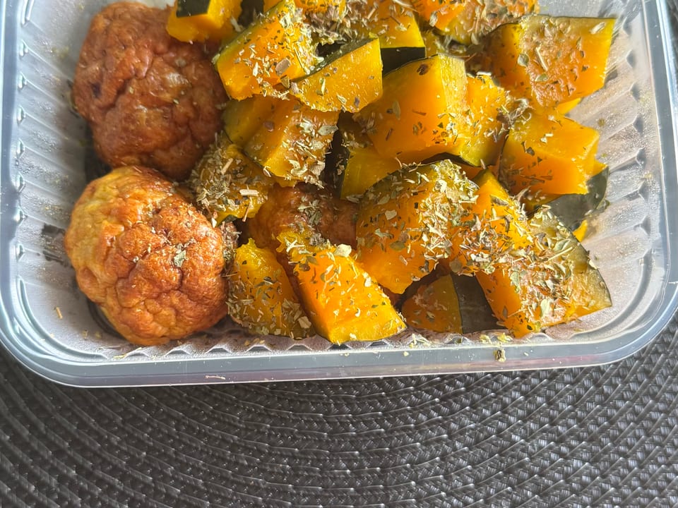 Almôndegas de frango com abóbora assada